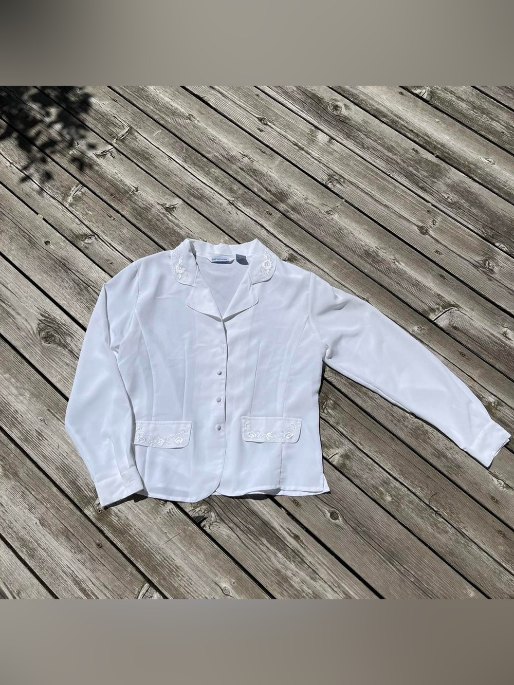 Ship’N Shore white lightweight embroidered button up